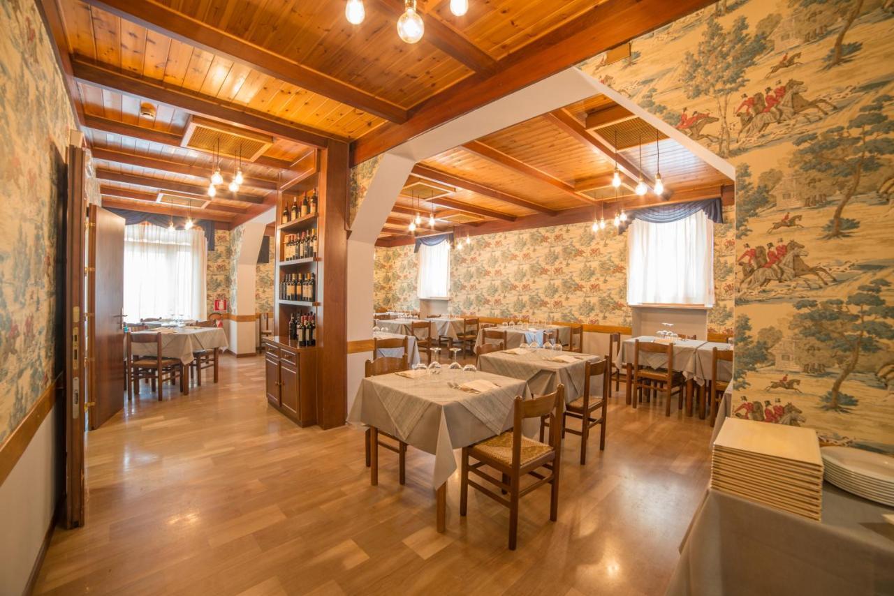 Hotel Appennino 菲乌马尔博 外观 照片